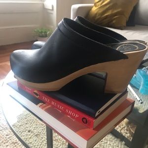 Women’s No. 6 Clogs size 39=~8